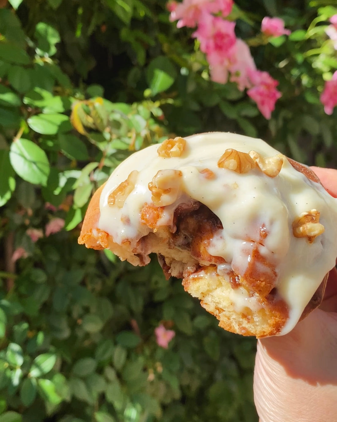 Cinnamon buns with ingredients